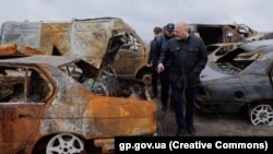 Otkako je istraga pokrenuta prije godinu dana, tužilac MKS-a Karim Khan posjetio je Ukrajinu četiri puta. Buča u okolini Kijeva, april 2022. 