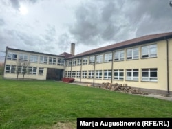 Zgrada u kojoj su smještene "dvije škole pod jednim krovom".