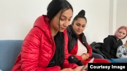 Letiția spune cum se simte în acest moment al vieții, cu ajutorul unei cărți