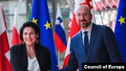 საქართველოს პრეზიდენტი სალომე ზურაბიშვილი და ევროპული საბჭოს პრეზიდენტი შარლ მიშელი. ბრიუსელი, 30 მაისი, 2023.