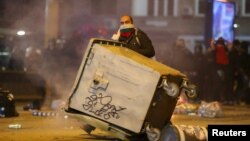 Десетки протестиращи и полицаи бяха ранени на 16 ноември в София