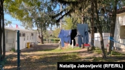 Prazno dvorište kampa za izbeglice u Subotici, 1. novembar 2023.