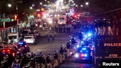 30 აპრილი, 2024 წელი. ნიუ-იორკი. პოლიცია შედის უნივერსიტეტის კამპუსის ჰემინტონ ჰოლში, რომელიც სტუდენტებს ჰქოდათ დაკავებული 