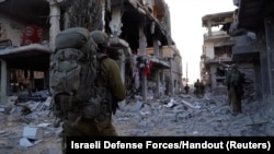 Ushtarët izraelitë duke operuar brenda Rripit të Gazës. 7 nëntor 2023. 