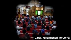 Myslimanë duke marrë pjesë në faljen e së premtes, në xhaminë Dar Assalam, në Berlin, Gjermani, më 13 tetor 2023.