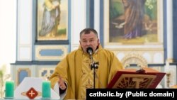 Хенрих Околотович, настоятел на църквата "Свети Йосиф" във Воложин, задържан през ноември 2023 г.