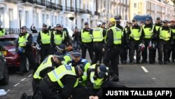 Судири на лондонската полиција со демонстрантите