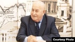 Radi Șarkaiev, care a murit în octombrie 2022, a fost director al școlii nr. 52 din Ulianovsk vreme de peste 50 de ani. 