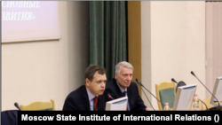 Vușkarnik ține o prelegere despre politica globală la Institutul pentru Relații Internaționale de la Moscova, martie 2022