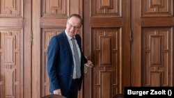 Navracsics Tibor országjáráson győzné meg a polgármestereket