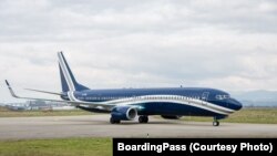 Avionul închiriat de Administrația Prezidențială, imagine din exterior.