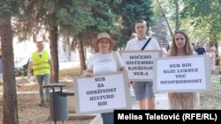 Protest uposlenika Nacionalne i univerzitetske biblioteke u BiH, august 2024.