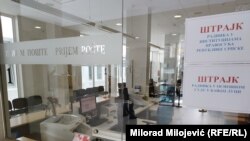 Šalter za prijem pošte u Osnovnom sudu u Banjaluci, sa oznakom da su radnici u štrajku, 28. februar 2024.