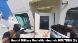 Huti na palubi broda u Crvenom moru na fotografiji objavljenoj 20. novembra 2023.