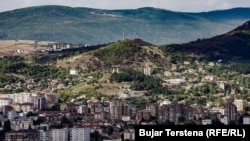 Fotografija iz arhive Sjeverne Mitrovice, naseljene srpskom većinom