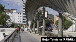 Ura mbi lumin Ibër, që ndan Mitrovicën e Jugut dhe atë të Veriut.