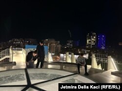 Piramida në Tiranë, prej lartësisë.