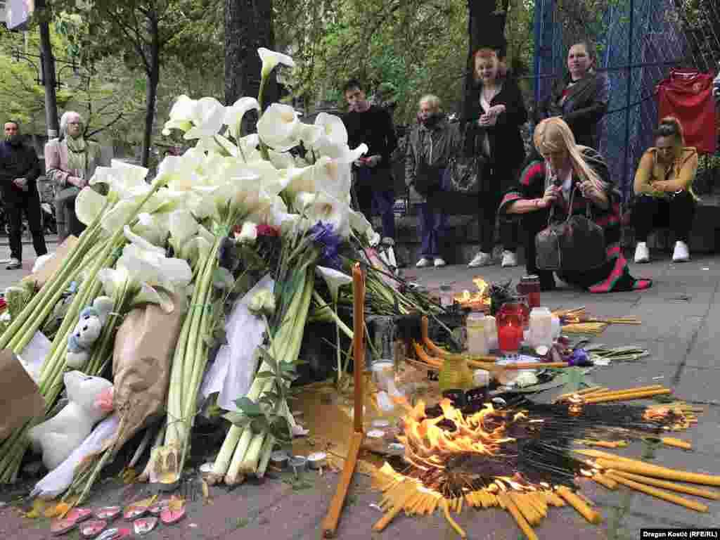 Učenik je oružje uneo u rancu. Škola ima sistem video nadzora, ali ne i detektore za metal.