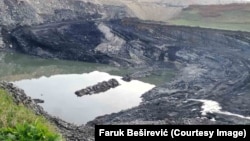 Površinski kop na kojem je u toku eskploatacija uglja, šire područje Sanskog Mosta, 2. novembar 2023.