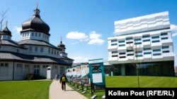 Католическият университет в Лвов. Към днешна дата той е средище за IT и други бизнес начинания.