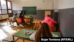 Час на кој наставата се одвива по српски ситем.