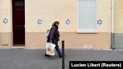 Steaua lui David imprimată pe clădiri din Paris, octombrie 2023