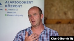 Farkas Vajk, az Alapjogokért Központ vezető elemzője az erdélyi Torockón 2021. augusztus 13-án