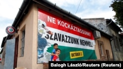 Budapesti kormányplakát a 2016-os, a migránskvóták elleni népszavazáskor, 2016. szeptember 28-án