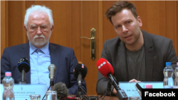 Kincses Gyula elnök és Álmos Péter alelnök a MOK rendkívüli sajtótájékoztatóján Budapesten 2023. február 27-én