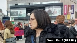 Snežana Gavrilović iz Gradiške kaže da će njena ćerka "skočiti kroz prozor" ako joj se ide vani.