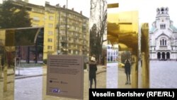 Декорацията на площад "Александър Невски" в София