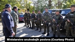 Ministar unutrašnjih poslova Bratislav Gašić sa policijom kod graničnog prelaza Reska na severu Srbije, 30. oktobar 2023.