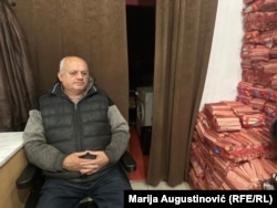 "Podjela za normalne nema", kaže Hidajet Čalkić, vlasnik radnje.