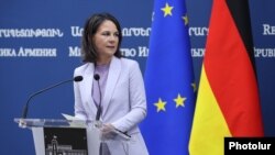 Германската министерка за надворешни работи, Аналена Бербок, на прес-конференција во Ерменија, 3 ноември 2023 година.