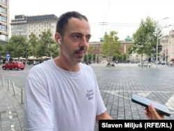 Aleksandar kaže i da smatra da je zarada glavni razlog uvođenja nalepnica za trotinete.