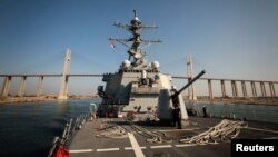 Американският военен кораб „Карни“, който е унищожил трите дрона при нападението на хутите в неделя. Архивна снимка от 18 октомври 2023 г.