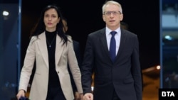 Вицепремиерът Мария Габриел и премиерът Николай Денков