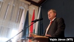 A kép illusztráció. Stumpf István, a Miniszterelnökség egyetemi modellváltás koordinációjáért felelős kormánybiztosa beszédet mond Sárospatakon, 2022. január 25-én