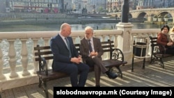 Džaferi i Željaskov pred Arheološkim muzejem u Skoplju, 14. novembar 2023.