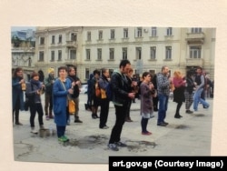 თბილისში კანცელარიის შენობასთან მუშათა უფლებების დასაცავად მოწყობილი პერფორმანსი "წყლის ნაყვა". 2014 წელი