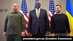Ukrainian President Volodymyr Zelenskiy (right), U.S. Secretary of Defense Lloyd Austin (center), and Ukrainian Defense Minister Rustem Umerov in Brussels on October 11.