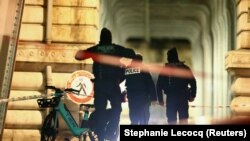 Policija na mestu napada, Pariz, 3. decembar 2023. 