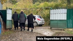 სოფელი თაგვეთი, 15 წლის თეკლას პანაშვიდზე მიმავალი ადგილობრივები