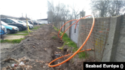 Őrzés nélkül hagyott, nagy értékű optikai kábelek közvetlenül Kecskemét vasúti pályaudvara mellett