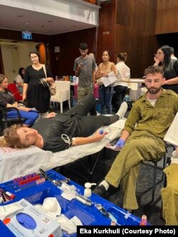 ეკა ქურხული აბარებს სისხლს ისრაელელი სამხედროებისა და მათთვის, ვისაც ეს დასჭირდება