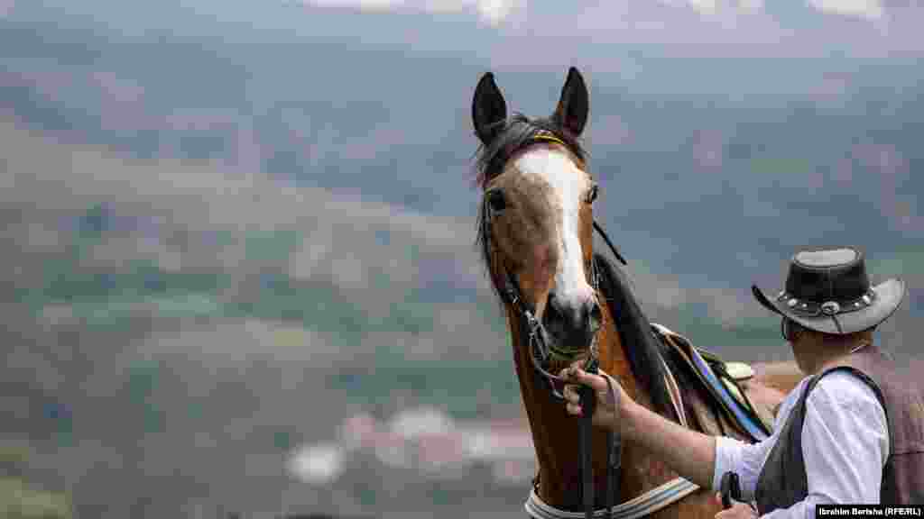 Fshati&nbsp; Mejdan i rajonit të Opojës së Dragashit, u bë pikëtakim i shumë kalorësve këtë fillimmaj.&nbsp; &nbsp;