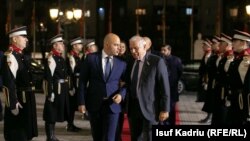 ჩრდილოეთ მაკედონიის პრემიერ-მინისტრი დიმიტარ კოვაჩევსკი(მარცხნივ) და ევროკავშირის უმაღლესი წარმომადგენელი საგარეო და უსაფრთხოების პოლიტიკის საკითხებში ჟოზეპ ბორელი. სკოპიე, 2023 წლის 29 ნოემბერი