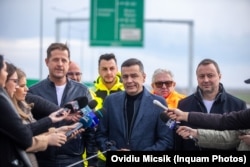 Sorin Grindeanu, la o vizită pe şantierul A0 Nord, lotul 2, unde aproape 10 km au fost daţi în folosinţă la final de noiembrie 2023. Alţi 9,5 kilometri, finalizaţi dar neinauguraţi, ar urma să fie deschişi în acest an.