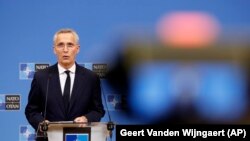 Stoltenberg je upozorio da "sugestija da saveznici neće braniti jedni druge" potkopava bezbjednost NATO saveza