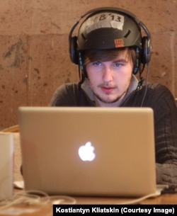 კოსტიანტინ კლიაცკინი Babylon-13-ის ოფისში მაიდნის საპროტესტო გამოსვლების დროს.